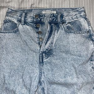 pacsun light wash blue jeans, has a very cute hole on the back